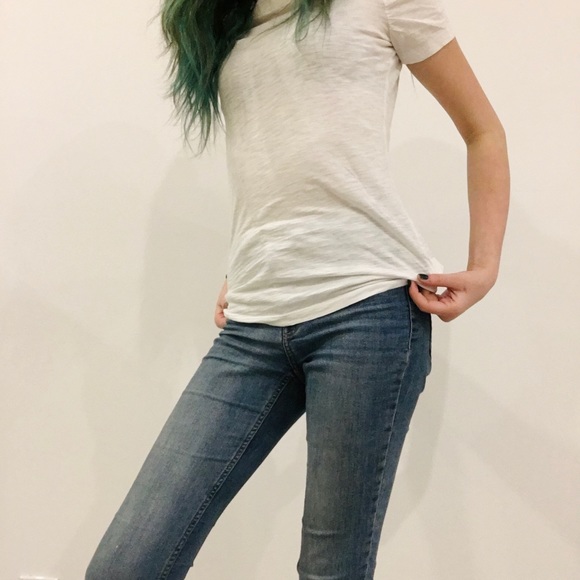 •white lilly pulitzer top w/ ruffled sleeves• - Picture 2 of 6